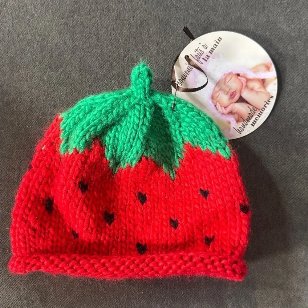 Daisy Baby Infant Crocheted Strawberry Hat Heart Seeds Beanie 6-12 months NWT